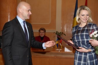 Геннадий Труханов  вручил одесским волонтерам почетные награды (фото)