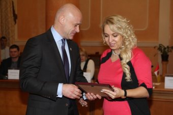 Геннадий Труханов  вручил одесским волонтерам почетные награды (фото)