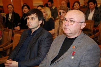 Геннадий Труханов  вручил одесским волонтерам почетные награды (фото)