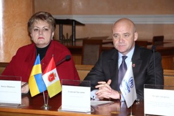 Геннадий Труханов  вручил одесским волонтерам почетные награды (фото)
