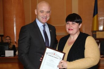 Геннадий Труханов  вручил одесским волонтерам почетные награды (фото)