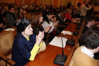 Геннадий Труханов  вручил одесским волонтерам почетные награды (фото)