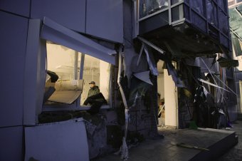 Волонтеры утверждают, что их центр подорвала женщина