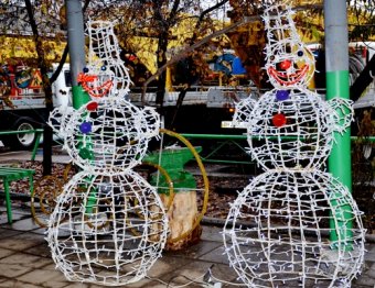 Новогодний «Сказочный городок» возле одесской мэрии пополнится новыми персонажами (фото)