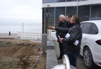 В районе Ланжерона ведутся работы по восстановлению разрушенного склона (фото)