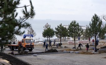 В районе Ланжерона ведутся работы по восстановлению разрушенного склона (фото)