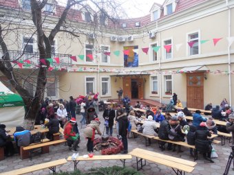 В Одессе открылась благотворительная Рождественская ярмарка
