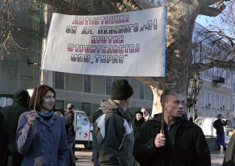 В Одессе бульдог-скейтбордист  разогнал митинг «евромайдана» (фото)