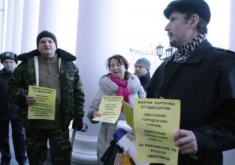 В Одессе бульдог-скейтбордист  разогнал митинг «евромайдана» (фото)