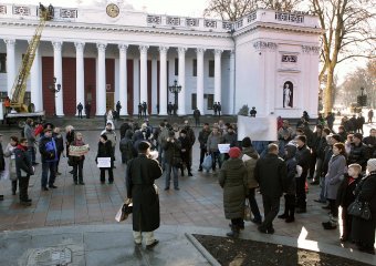 В Одессе бульдог-скейтбордист  разогнал митинг «евромайдана» (фото)