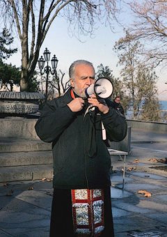 В Одессе бульдог-скейтбордист  разогнал митинг «евромайдана» (фото)