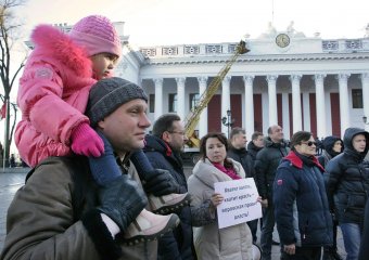 В Одессе бульдог-скейтбордист  разогнал митинг «евромайдана» (фото)