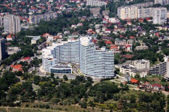 Вырубка деревьев на Фонтане вызвана строительством трёхэтажного здания