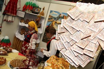 Фоторепортаж с открытия IV дипломатической благотворительной Рождественской ярмарки в Одессе