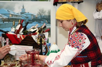 Фоторепортаж с открытия IV дипломатической благотворительной Рождественской ярмарки в Одессе