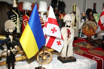 Фоторепортаж с открытия IV дипломатической благотворительной Рождественской ярмарки в Одессе
