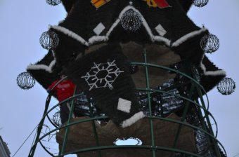 На Думской площади в Одессе устанавливают главную ёлку города (фото)