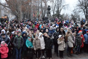 Геннадий Труханов открыл главную елку города (фото)