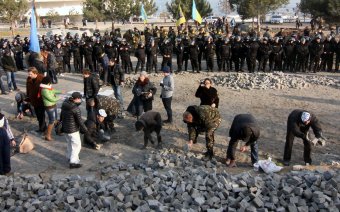 Общественники Одессы уничтожают парковку возле «Немо» (фото)