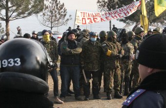 Общественники Одессы уничтожают парковку возле «Немо» (фото)