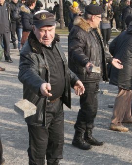 Общественники Одессы уничтожают парковку возле «Немо» (фото)