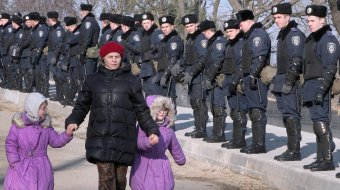 Общественники Одессы уничтожают парковку возле «Немо» (фото)