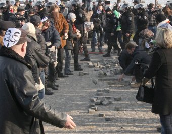 Общественники Одессы уничтожают парковку возле «Немо» (фото)