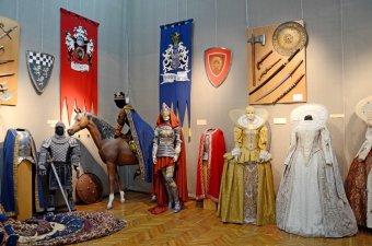 В Одессе открылась выставка «Мода сквозь столетия» (фото)