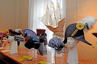 В Одессе открылась выставка «Мода сквозь столетия» (фото)