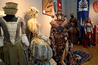 В Одессе открылась выставка «Мода сквозь столетия» (фото)