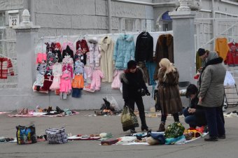 Большая распродажа на одесской барахолке (фото)