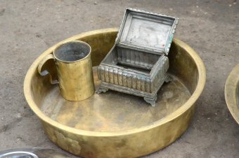 Большая распродажа на одесской барахолке (фото)
