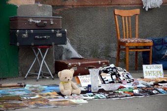 Большая распродажа на одесской барахолке (фото)