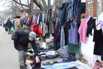 Большая распродажа на одесской барахолке (фото)