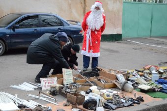 Большая распродажа на одесской барахолке (фото)