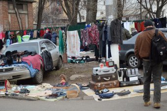 Большая распродажа на одесской барахолке (фото)