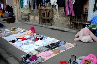 Большая распродажа на одесской барахолке (фото)