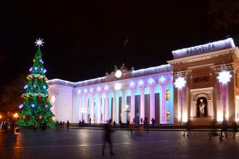 На Приморском бульваре все готово для встречи Нового года