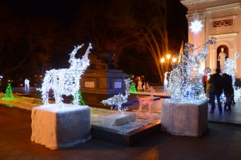 На Приморском бульваре все готово для встречи Нового года