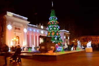 На Приморском бульваре все готово для встречи Нового года