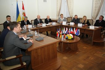 Городской голова Одессы встретился с главами дипломатических миссий (фото)