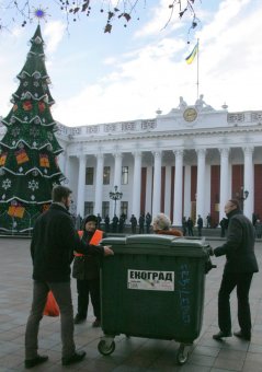 Шоу под зданием мэрии (фото)