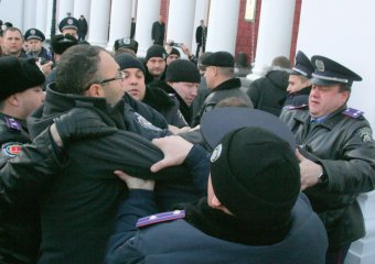 Шоу под зданием мэрии (фото)