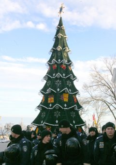 Шоу под зданием мэрии (фото)