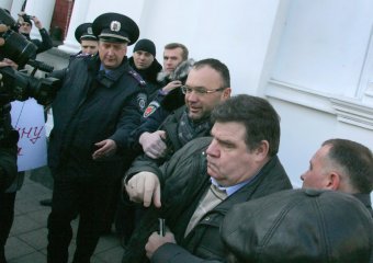 Шоу под зданием мэрии (фото)