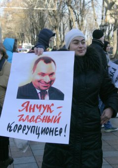 Шоу под зданием мэрии (фото)