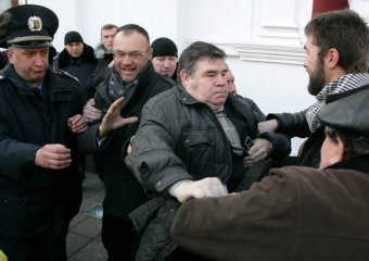 Шоу под зданием мэрии (фото)