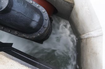 В Одессе произведен пуск морской воды в пересыхающий Куяльницкий лиман (фото, видео)