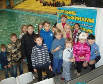 Общение с дельфинами подарили в Одессе детям-переселенцам накануне Нового года