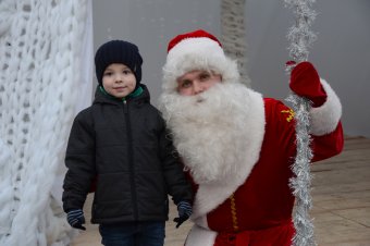 В Одессе появилась вязаная елка